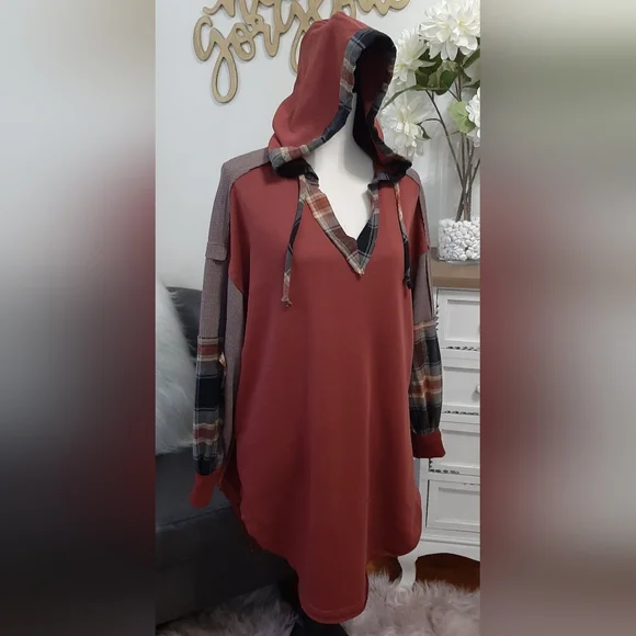 🎉SALE FINAL PRICE DROP🎉 NEW Oli & Hali Loose Fit V-Neck Hoodie W/ Plaid Detail - Picture 3 of 5